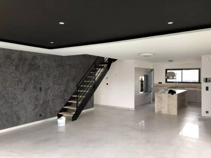 Finitions parfaites et surfaces lisses